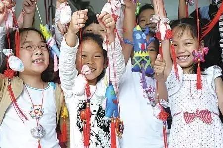 六个关键词学会用英语介绍端午节,关于端午节的英语词汇和句子