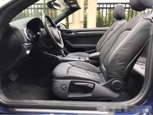 女友因座驾分手，小伙拿出积蓄买奥迪敞篷跑车，结果令人心疼