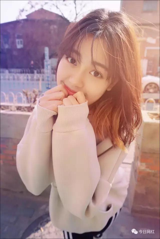 主播｜甜蜜蜜的邻家妹妹，棕色碎发大眼睛，笑容酥酥惹人爱