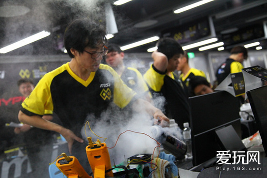 v社和g胖的关系,g胖和v社合影