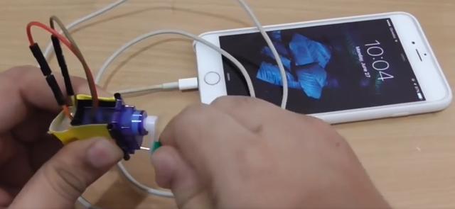 做了这个之后，在不怕出门没有手机没电了，自动发电