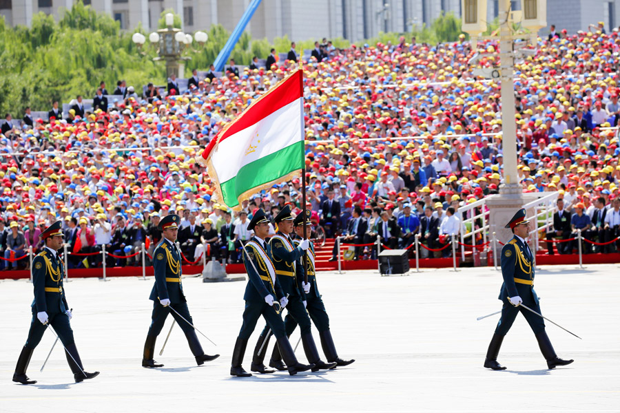 这国兵力1.5万人，参加过93阅兵，如今要成美俄争夺点