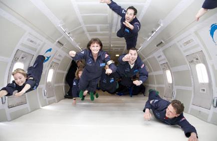 宇宙空间为什么可以弯曲,宇宙中的时空弯曲