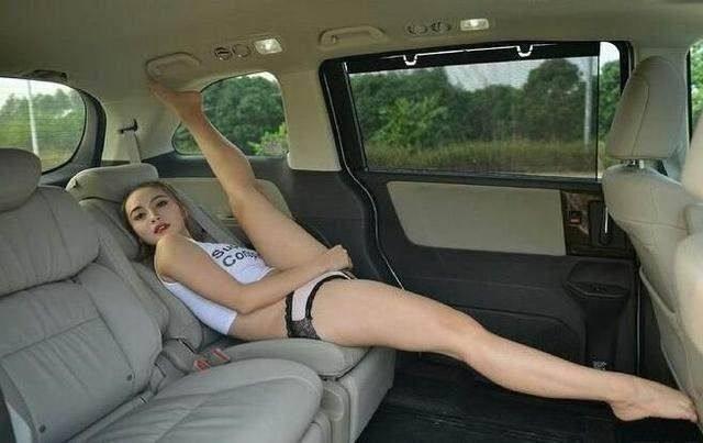 为啥年轻人，都喜欢加大的SUV越野车了，老司机一语道破