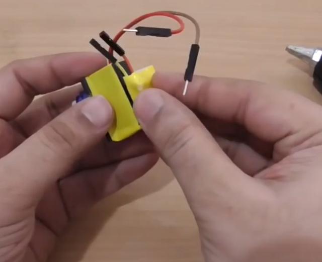 做了这个之后，在不怕出门没有手机没电了，自动发电