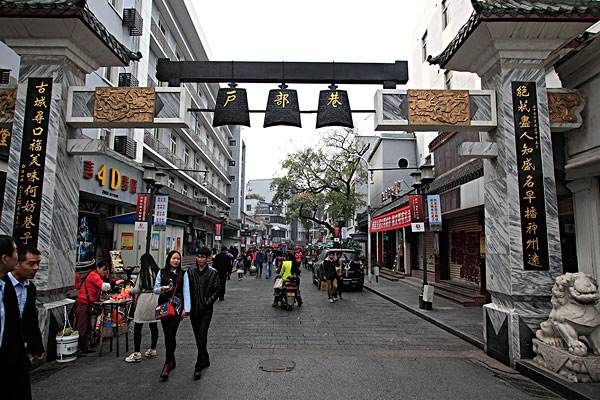 盘点中国最好吃的十大美食街,中国最异域的美食街