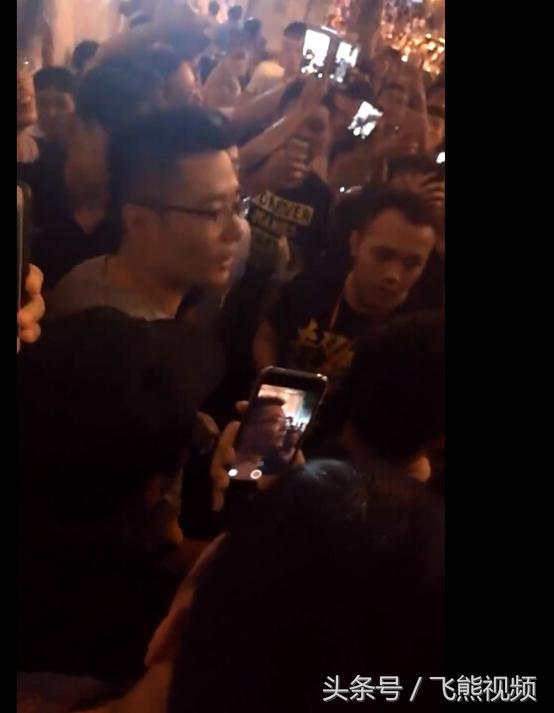 斗鱼嘉年华马老师,斗鱼嘉年华人气爆棚超十万人