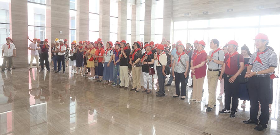 新少年宫内“童颜丹青”庆六一