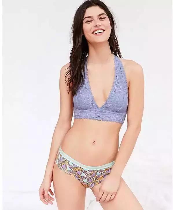 夏天穿肤色内衣还是浅灰色内衣,好物分享夏天如何选择合适内衣