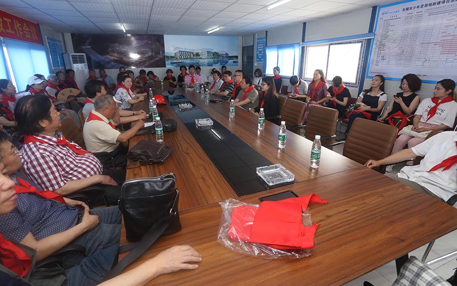 新少年宫内“童颜丹青”庆六一