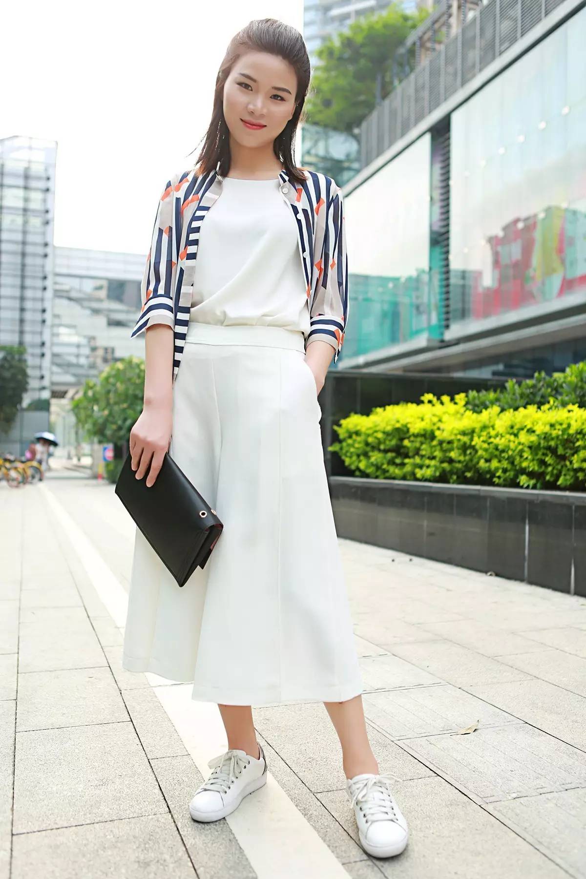 如何将黑白灰穿出高级感？｜CADIDL风尚街拍