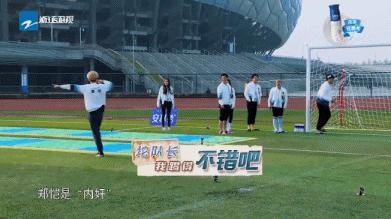 鹿晗给热巴送玫瑰花,鹿晗热巴高甜瞬间