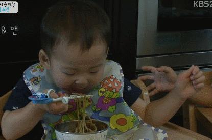 别人上节目成童星，他却混成表情包，火爆多年竟长残这样！