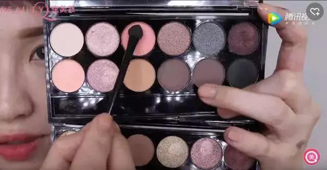 一个眼影盘搞定眼睛部分教程,粉色眼影盘妆容