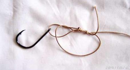 同型号的鱼钩带环轻还是直柄勾轻,直柄鱼钩和带环鱼钩哪种好