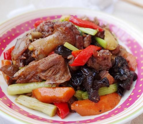 干锅啤酒鸭的做法,干锅鸭的做法