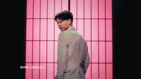 张宥浩撞脸易烊千玺,张宥浩长得像金城武