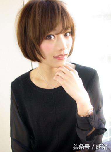 短发碎发发型女2022流行发型减龄,短发碎发发型女2020流行发型干练