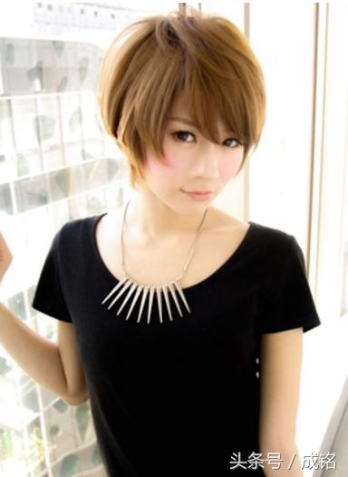 短发碎发发型女2022流行发型减龄,短发碎发发型女2020流行发型干练