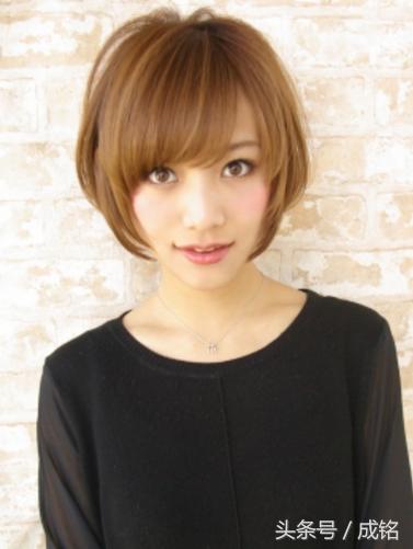 短发碎发发型女2022流行发型减龄,短发碎发发型女2020流行发型干练