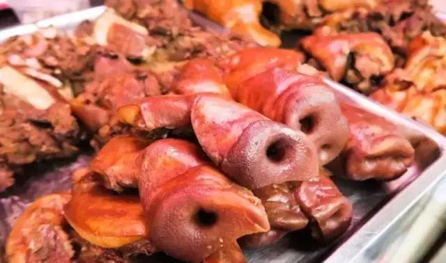 成都的夏夜，就适合穿起拖板儿鞋，整点卤菜，来盘冷啖杯！