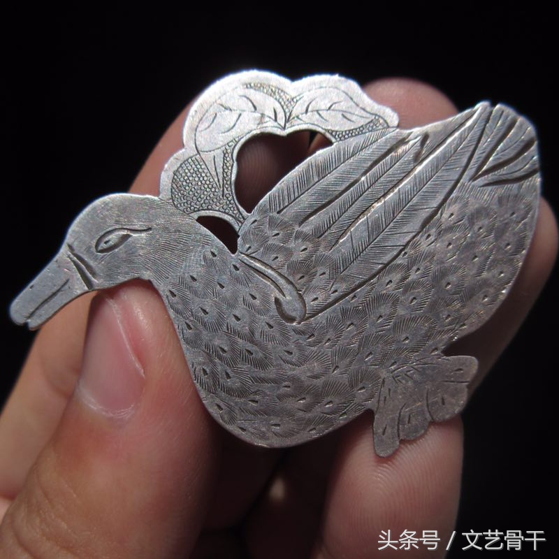 文明礼仪守时守节——中国银饰鸭子