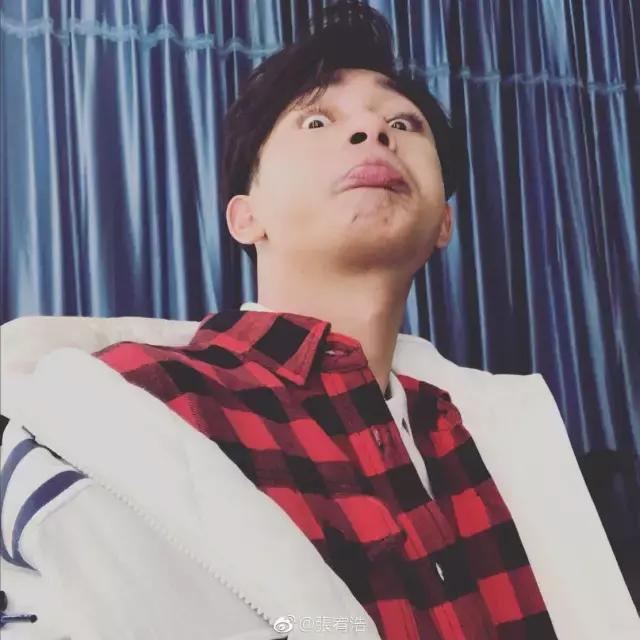 张宥浩撞脸易烊千玺,张宥浩长得像金城武