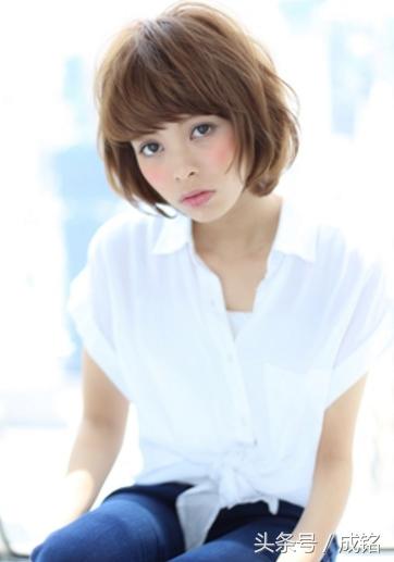 短发碎发发型女2022流行发型减龄,短发碎发发型女2020流行发型干练