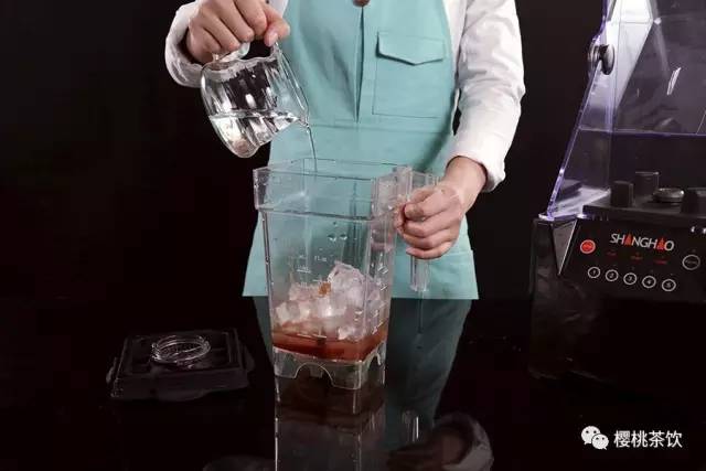 奶茶做法简单好喝红茶和牛奶,草莓牛奶麻薯奶茶