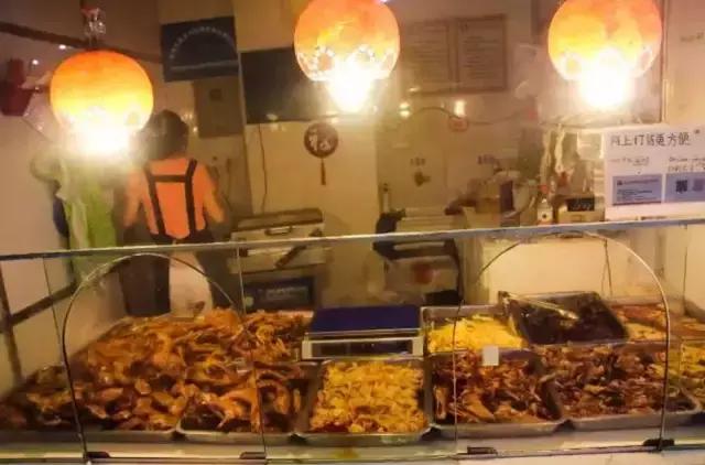 成都的夏夜，就适合穿起拖板儿鞋，整点卤菜，来盘冷啖杯！