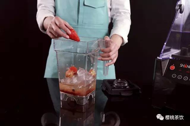 奶茶做法简单好喝红茶和牛奶,草莓牛奶麻薯奶茶