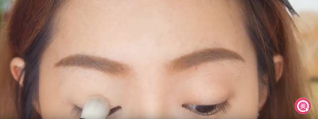 新手眼影误区化妆师怎么解释,新手常见化妆误区之眼影篇