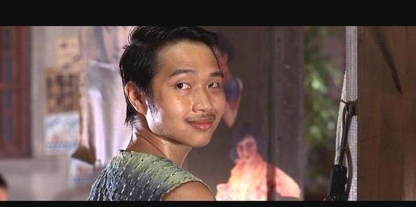 少林足球里星爷把球踢上天的片段,少林足球周星驰踢出最后一球