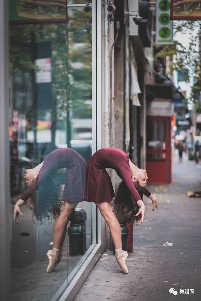 一群芭蕾舞者走上街头,一群芭蕾舞者视频
