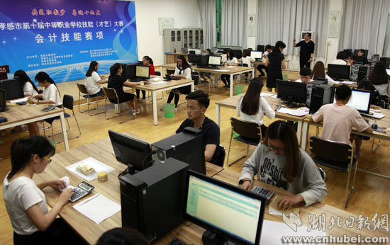 [湖北高职行]湖北职院“小会计”在经济领域胜任“大岗位”