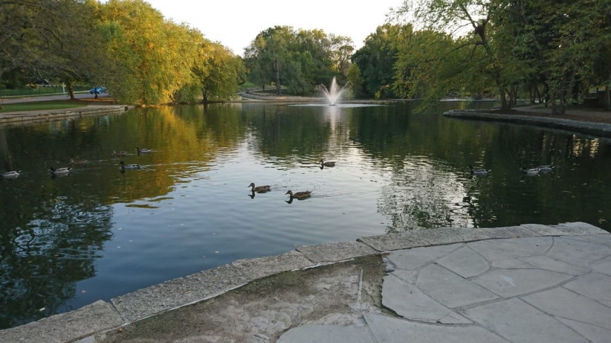 索尼xperia1iii对比三星s21u,小内存