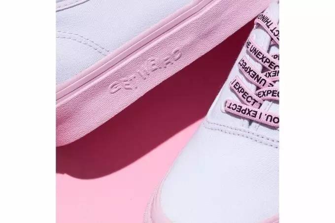 “看到这4双联名球鞋，就知道贫穷没有抛弃我”