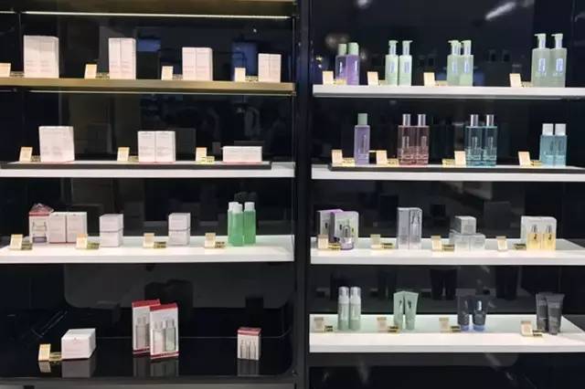 能把一条柴犬请来当服务员，也只有杭州这家新晋网红商场了吧……这波刷卡5折攻略，你一定收好！