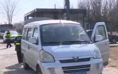 石家庄一面包车有些怪异被拦下结果惊呆了交警！