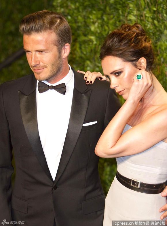 脱下球衣穿上平常的衣服,脱下球衣穿西装