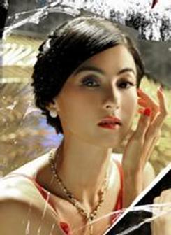 偶尔回家，却发现嫂子背着哥哥和其他男人在油菜花地里干那事