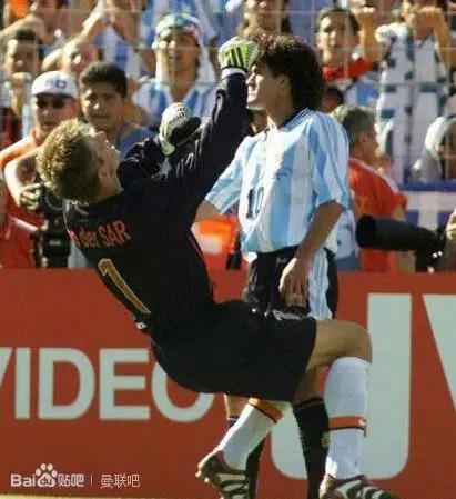 足球场上那些假摔瞬间,足球史上最佳假摔