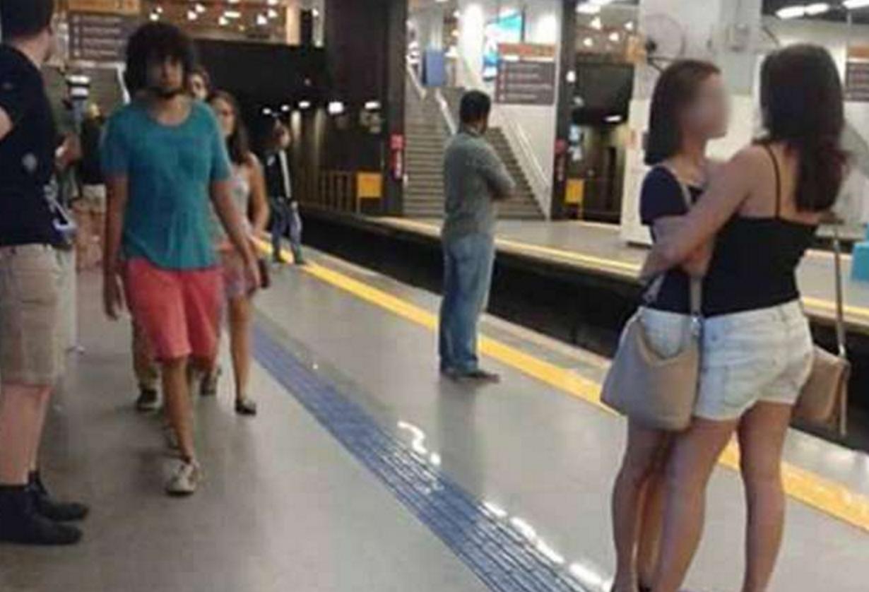 两个女生牵手真实照片,情侣相抱相拥真实图片