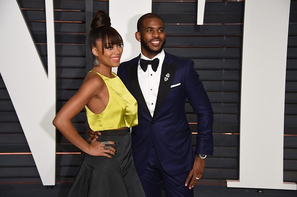 脱下球衣穿上平常的衣服,脱下球衣穿西装