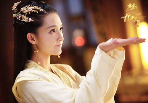 李沁牙齿黄不黄,李沁以前的牙齿有多黄