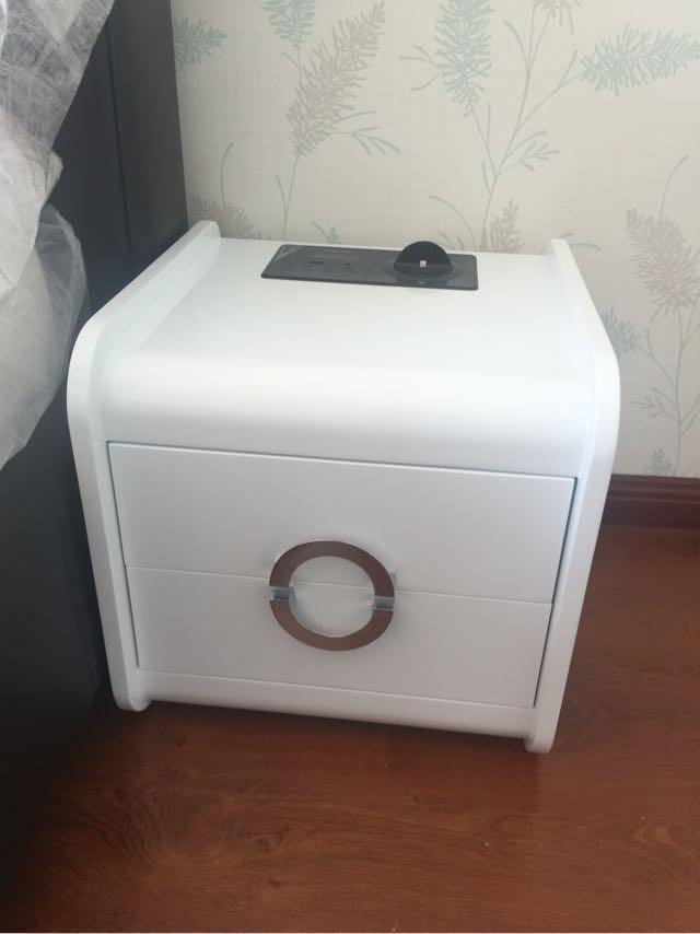 家里房子划进成都五环了，装修好后，一进门就看到一个智能鞋柜，温馨又方便！