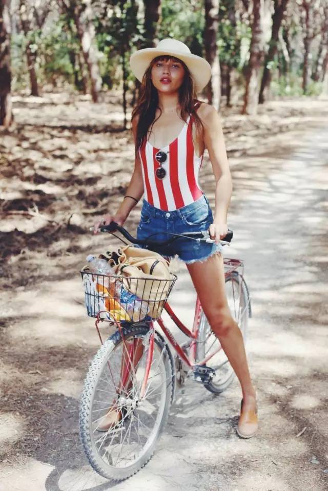 夏天必备的高颜值泳衣上下装,好看不贵的泳衣还能当外衣穿男士