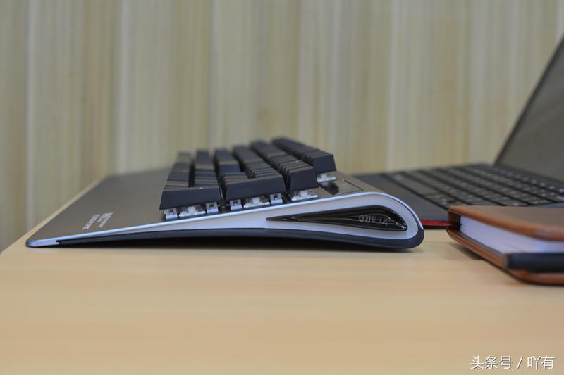 最帅的有弧度的机械键盘,性价比最高的入门级机械键盘