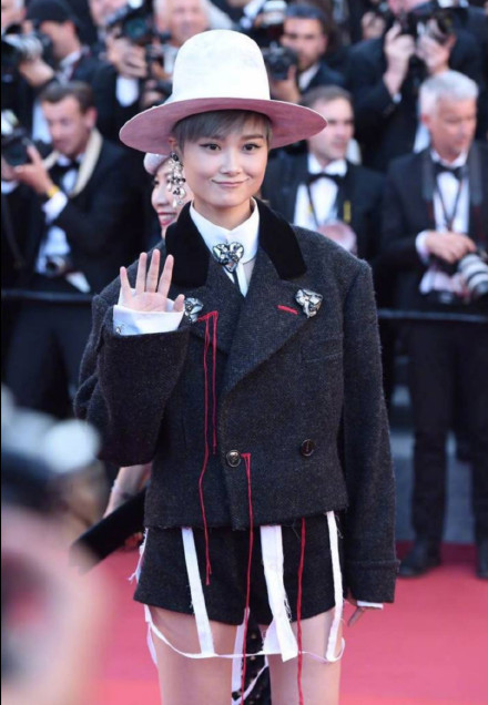 前卫华丽背后是谦虚勤恳这样的春春值得拥有更多