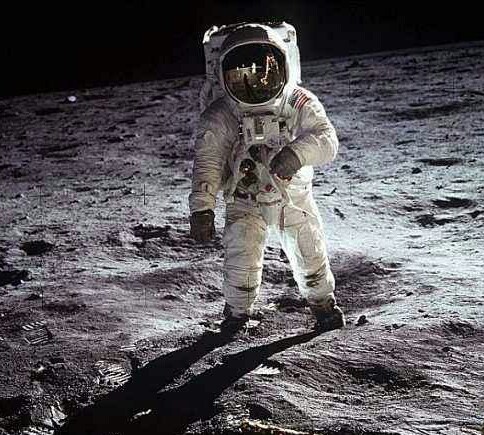 阿波罗登月到底是不是骗人的,阿波罗登月背后的真正原因